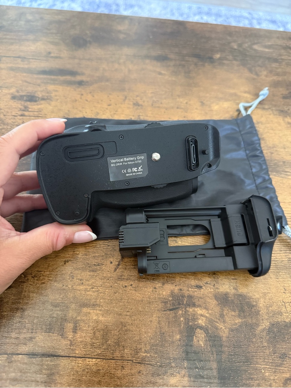 Neewer BG-2RIR Battery Grip for Nikon D750